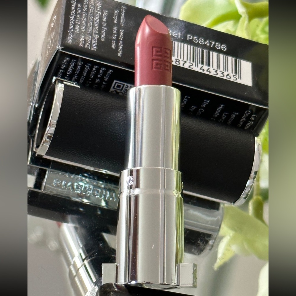 Givenchy - Picture 6 of 9